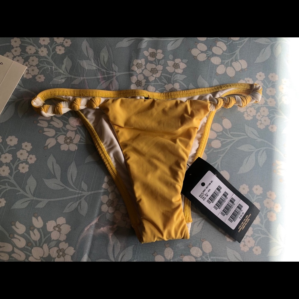 Solid knot bottom bikini